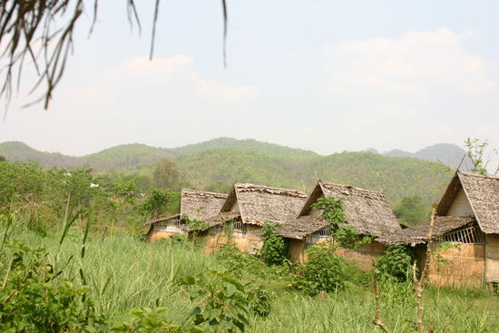 Ausblick von unserer ersten Unterkunft in Pai vom Balkon unserer Bambushuette...