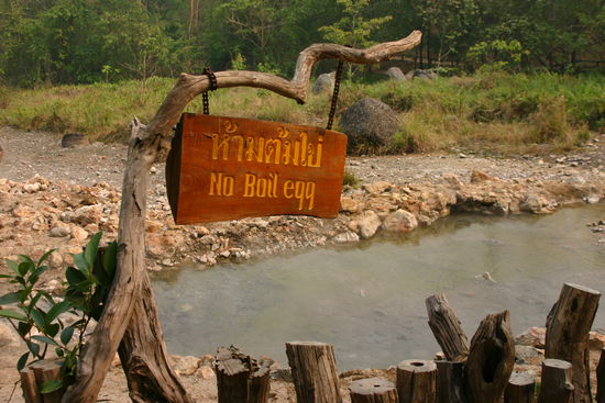 Heisse Quellen in Pai...Bitte keine Eier kochen in 80 Grad heissen Wasser 
