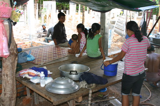 Kueche hinterm Haus...halb auf einer benachbarten Baustelle