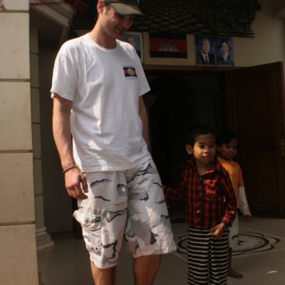 Tenfee möchte gerne mit Andre nach Thailand spazieren..."We go to Thailand" hat er genau hier auf der Treppe gesagt!