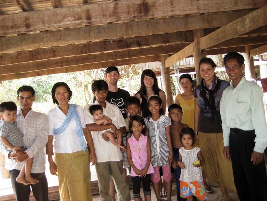 ...und hier die Nachbarfamilie, die uns zum Früchteessen eingeladen hat...