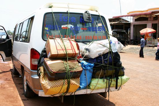 Hier hinten auf dem Gepäck hat dann auch der letzte Fahrgast seinen Platz gefunden....Als halt diente der kleine Spiegel an der Heckscheibe... 