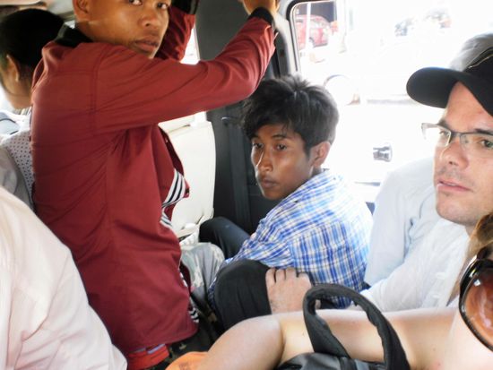 Leider war es unmöglich den Zustand im Mini Van zu fotografieren...hier sitzen quasi 8 Leute, wo eigentlich 3 hinpassen sollen! 