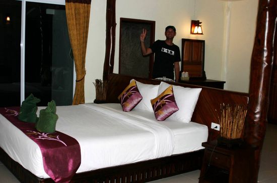 Zu Besuch im neuen Resort bei unserer Freundin Nicky...solch ein Luxus können wir uns leider nicht leisten...allerdings hatte Nicky uns eingeladen bei Ihr zu übernachten! Es war ein Genuss!! Endlich mal ein anständiges Bett! haha