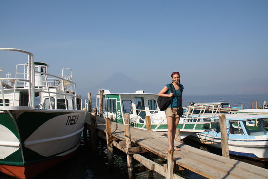 Morgens am Bootsteg vor unserem Schiffsausflug um den See Attitlán