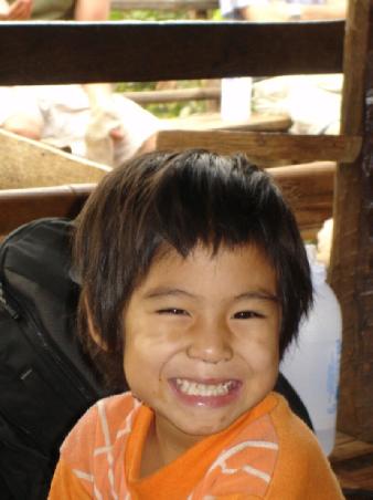 *smile* (Thai-kind, das hier in den Bergen wohnt)