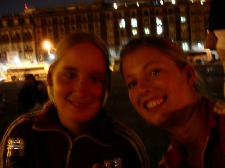 Party-Stimmung, wir auf dem Platz vor der Cathedral