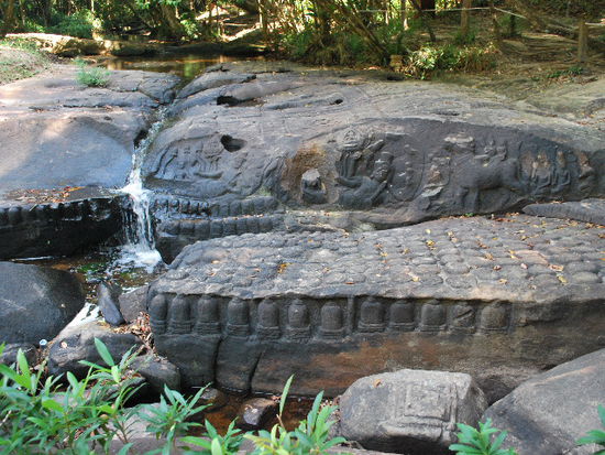Kbal Spean und wenig Wasser im Bach