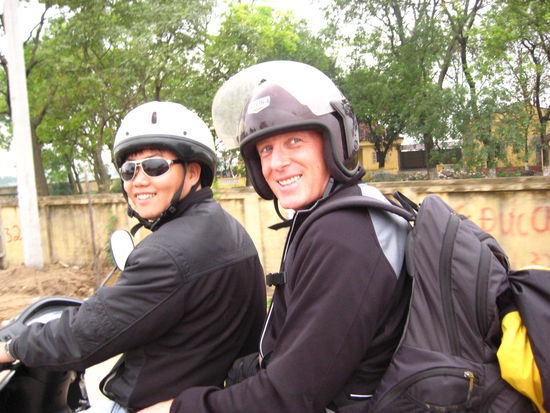 Rund um Hanoi mit dem Moped