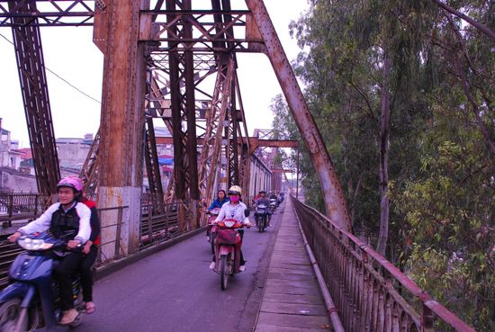 Brücke nach Plänen von Eiffel