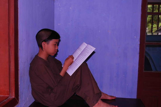 Klosterschueler in der Thien Mu Pagode