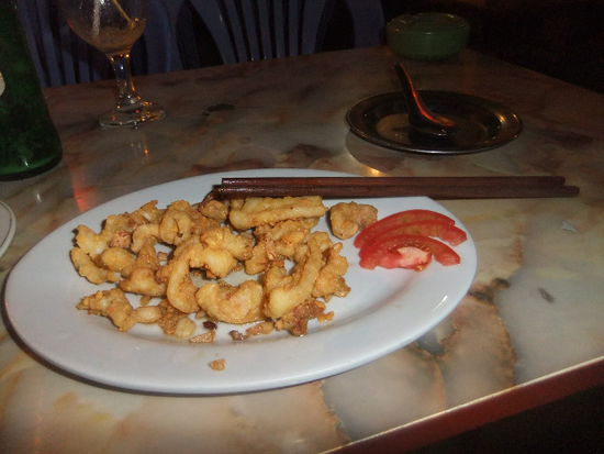 Frittierte Froschschenkel mit Knoblauch und Butter