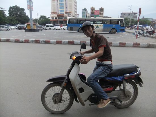 Am Bahnhof in Lao Cai