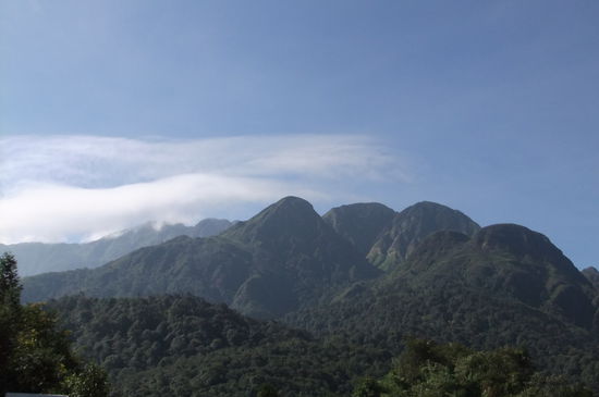 Hier liegt der Fansipan in den Wolken