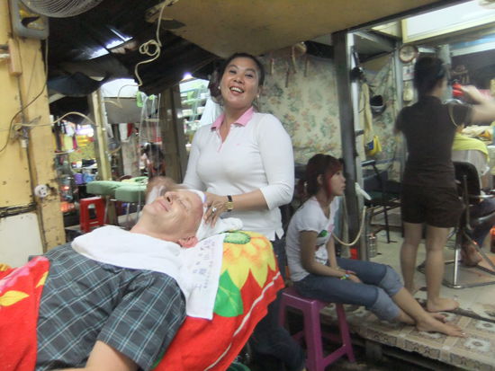 ...vielleicht kann man ja so den Regen vorueber gehen lassen