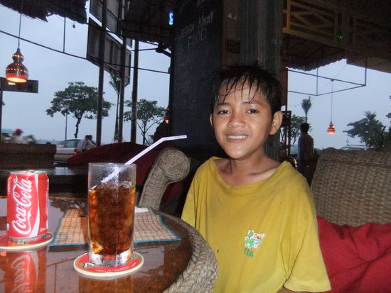 Und das ist der kleine Gauner mit den Buechern...Vollprofi!!!