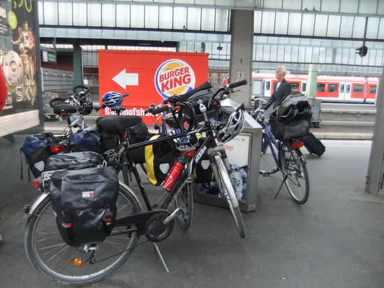 Auf dem Heimweg im Stuttgarter Bahnhof
