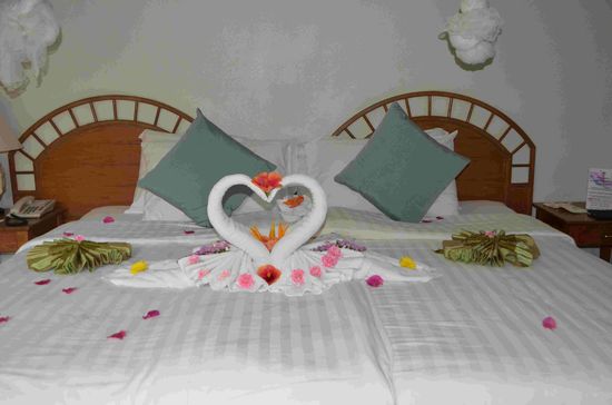 In unserem Hotel auf Ko Chang, dem KC Grand Resort, steht ein sehr schöner Bungalow für uns bereit. 100 m Entfernung zum Strand und eine tolle, schön begrünte und sehr gepflegte Anlage lassen zum Wohlfühlen nichts vermissen.