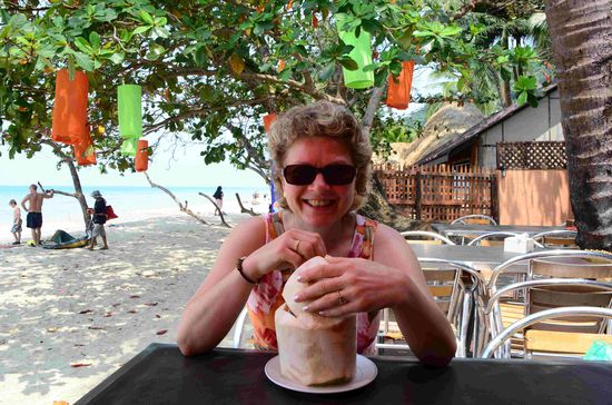 Eine kühle Kokosnuss bei 30°C ist genau das Richtige!