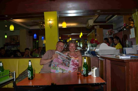 Thailändische Zeitungen lesen geht gar nicht. Die Schriftzeichen sehen aus wie die in Kambodscha und sind für uns genauso wenig lesbar, wie chinesische oder japanische Zeichen.