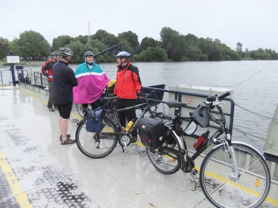 ...oder vielleicht doch?
Fähre in der Nähe von Ladenburg