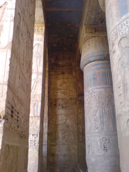 Säulen im Medinat Habu Tempel