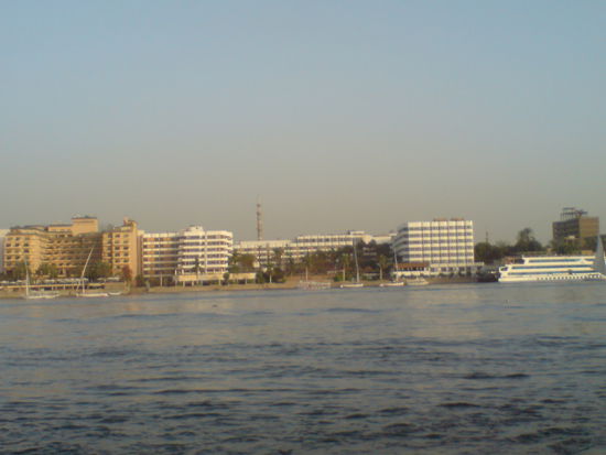 LUXOR - vom Nil aus gesehen