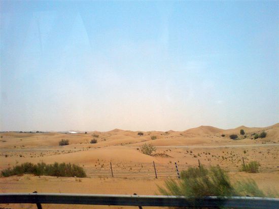 Wüste prägt den größten Teil des Landes