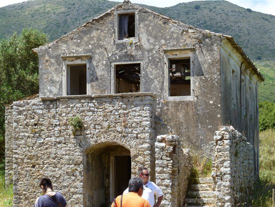 Auf dem Rückweg machen wir in einem alten, verlassenen Bergdorf halt, ...