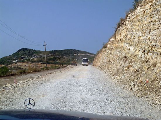 Die Straßen Albaniens haben keinen guten Ruf, so schlecht wie hier sind sie normalerweise nicht und mancherorts ....