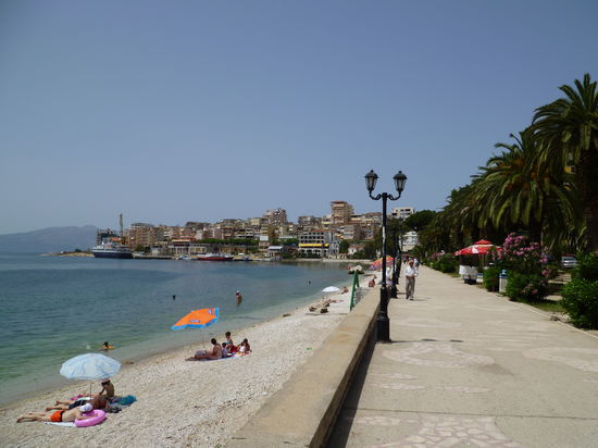 Der Strand von Sarandë
