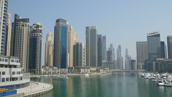Dubai Marina bei Tag ...