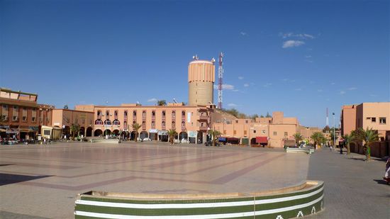 Tagsüber ist der große Platz wie leergefegt.