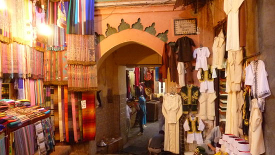 Bunt ist das Angebot im Souq, wie überall.