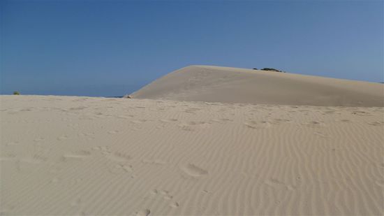 .. und oder am Strand, der an manchen Stellen an eine weiße Wüste erinnert, spazieren zu gehen.