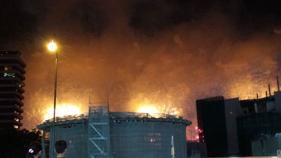 BUMM! Hier fliegt eine Ölraffinerie in die Luft.