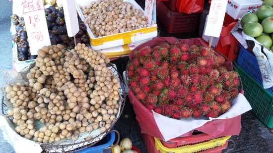 Das rote rechts sind Lichees