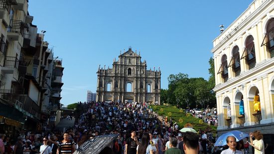 Alles pilgert zur Pauluskirche, ......