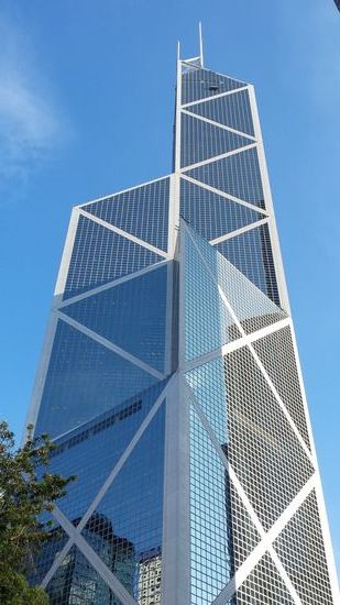 Die dreieckige Bauweise der Bank of China gefiel den Chinesen aus Feng-Shui-technischen Gründen anfangs überhaupt nicht.