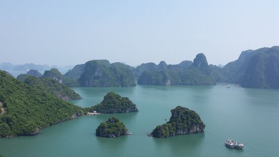 ... über die Schönheit der Ha Long Bucht.