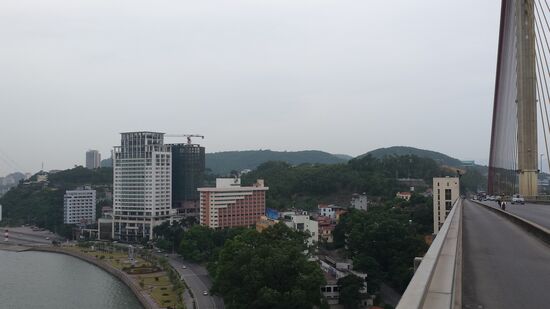 Blick von der  Bai Chay Brücke.