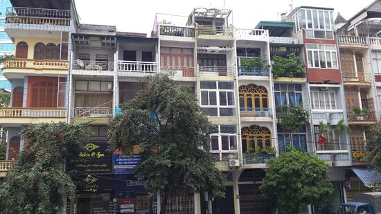 Typisch Vietnamesische Häuserfasaden