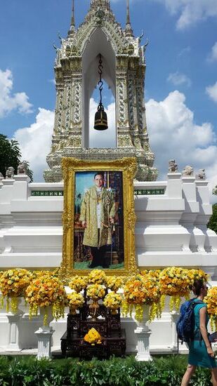 Überall sind die Gendenkbilder des Königs Bhumibol, der letztes Jahr, als ich gerade in VietNam war, verstorben ist.