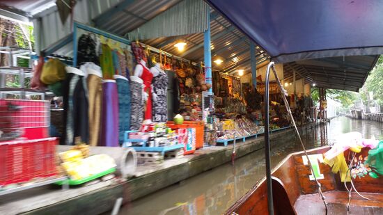 Die ersten Läden, die gar nicht schwimmen.