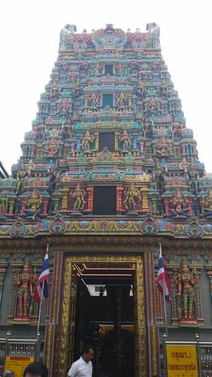 Interessant und serh bunt: Der indische Sri Maha Mariamman Temple