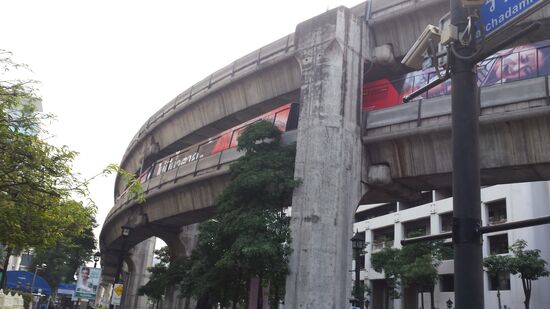 Tollkühn: Die mehrstöckige Konstruktion der Skytrain