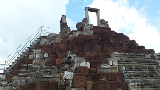 Hier kann man ziemlich weit nach oben klettern .....