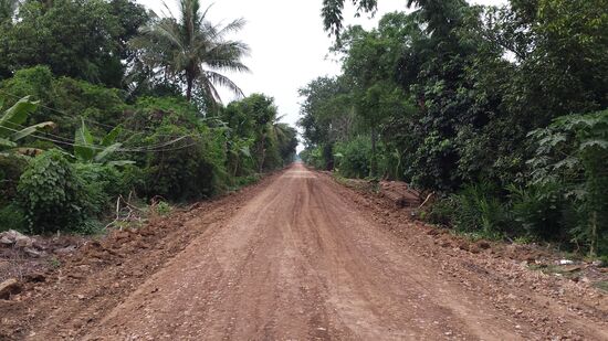 ....heute nur noch ein Schotterweg. In Deutschland hätte man da sicher einen Radweg gebaut.