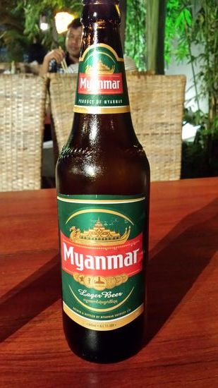 Schmeckt: Das Myanmar Reis Bier.