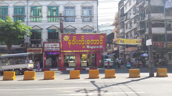 zwischen parallel verlaufenden Hauptstraßen zerstreuen, ....